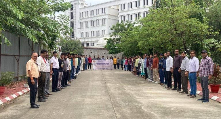 Swachhata Pakhwada 2026 | Day 2 @NIPER Hajipur : NIPER Hajipur observed Day 2 of Swachhata Pakhwada with enthusiasm by organising a Human Chain to promote cleanliness and environmental responsibility. Faculty, non-teaching staff and students actively participated, reaffirming their commitment to building a clean, hygienic and sustainable campus